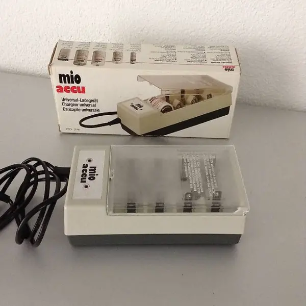 Accu Ladegerät für wiederaufladbare Batterien