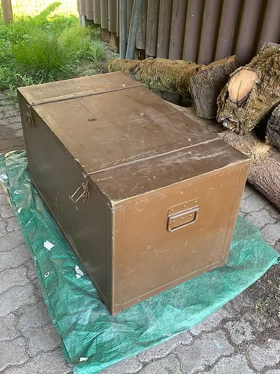 Holzkiste vom Militär
