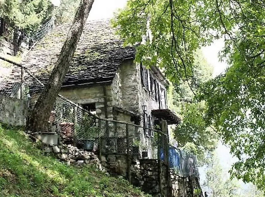  da solo nella natura con prato / an Alleinlage mit Umschwung