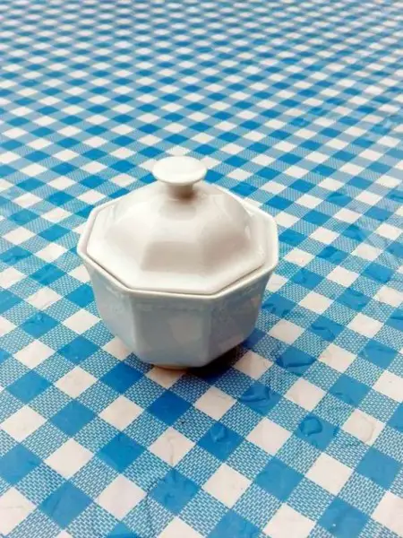  Bonbonnière/sucrier...porcelaine blanche