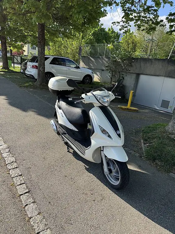 Piaggio Fly 125 ccm i.e 3V Roller