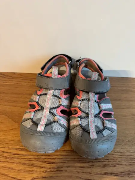 Praktische grau-orange Trekkingsandalen, Gr. 31