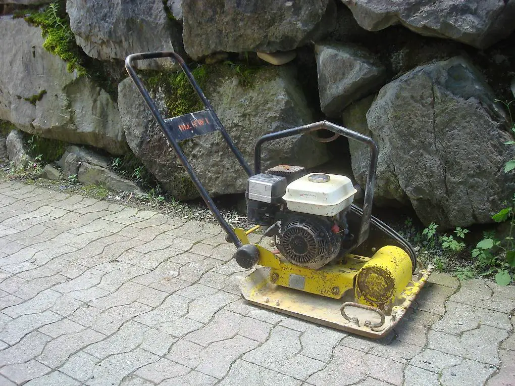 Wacker Vibroplatte Rüttelplatte Plattenvibrator