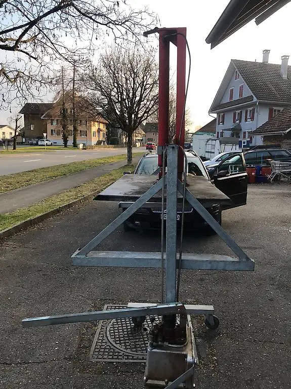 Container-Presse (Nr 030) Natel 079 426 60 47