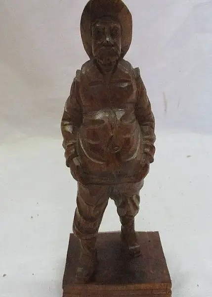  Alter geschnitzter Bauer Holz