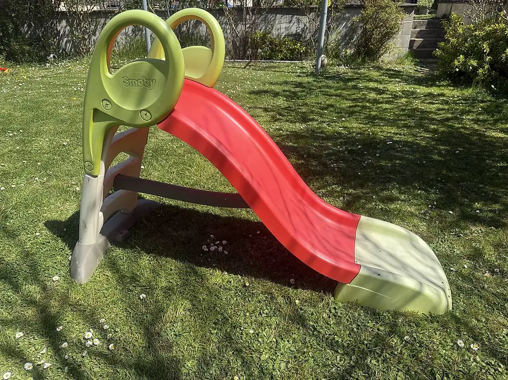 Smoby Rutschbahn mit Wasseranschluss.