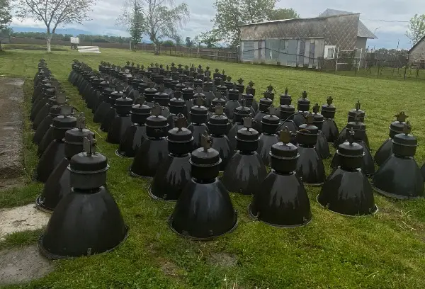 110 stück alte Emailliert Industrielampen 50ér Jahre