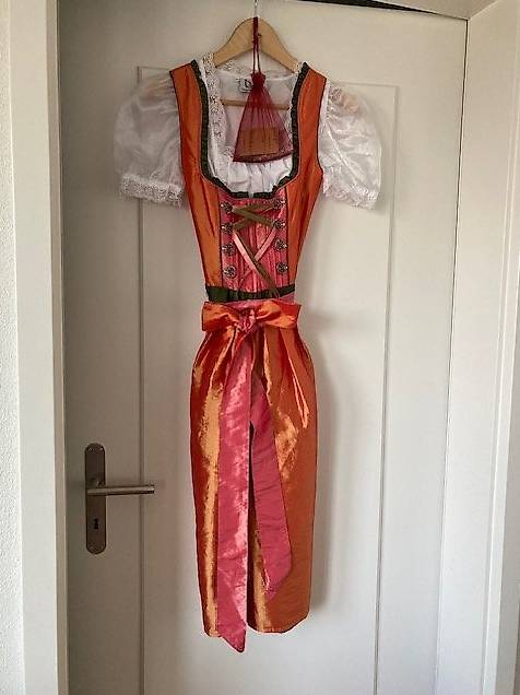 Dirndl von Melega, XS/ 34, mit zwei Dirndlblusen