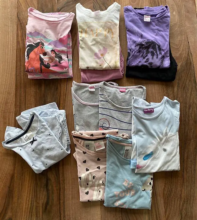 Pyjamas und Nachthemde, Gr. 122/128/134/140/146