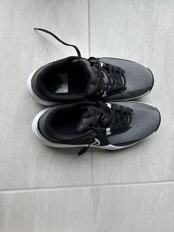 Nike Basketballschuhe? Grösse 41? Neuwertig