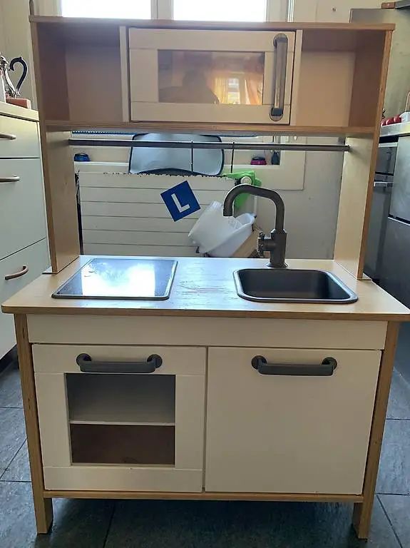 Kinderküche mit viel Zubehör