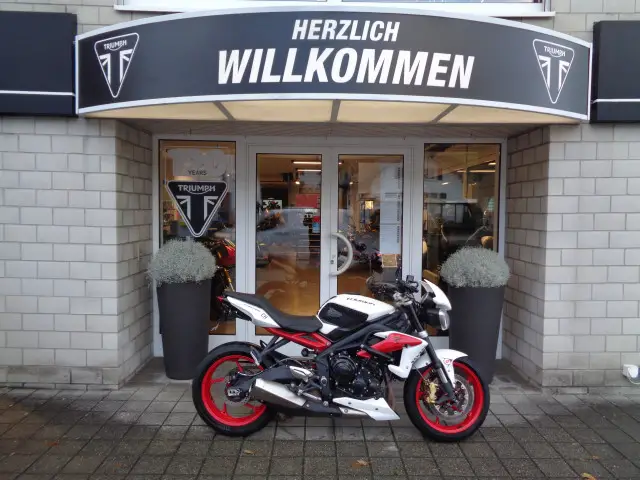 TRIUMPH Street Triple 675 R