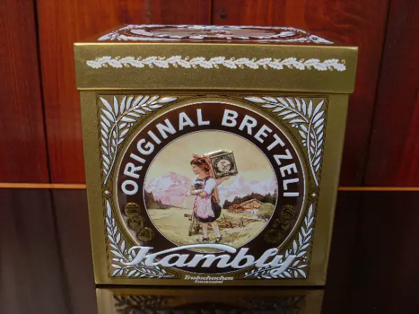 Jolie boîte "original Brezeli Kambly" en métal, neuve