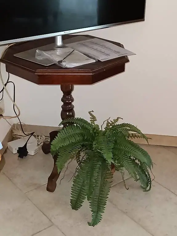 Schönes Echtholz Tischli