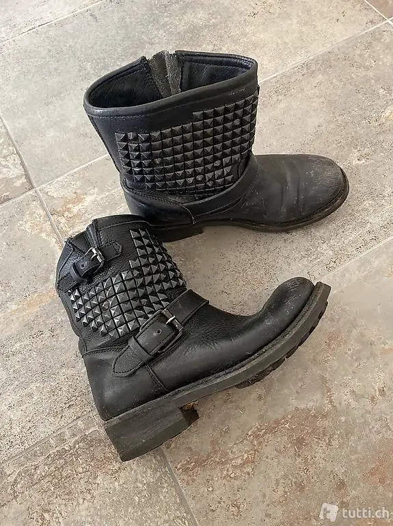 Ash Booties mit schwarzen Nieten, 39.