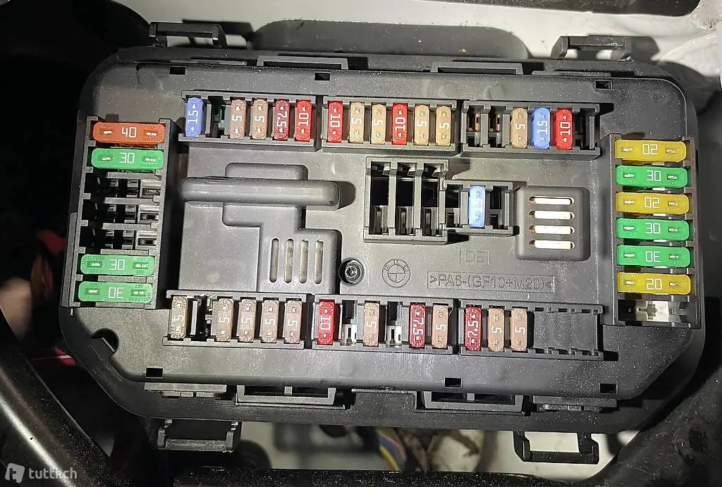  Sicherungskasten Motorraum BMW 22d Coupe 2016