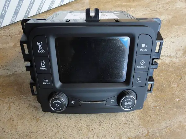  Autoradio Jeep Renegade Fiat 500 6RQ10LXHAA 735672499 Neu