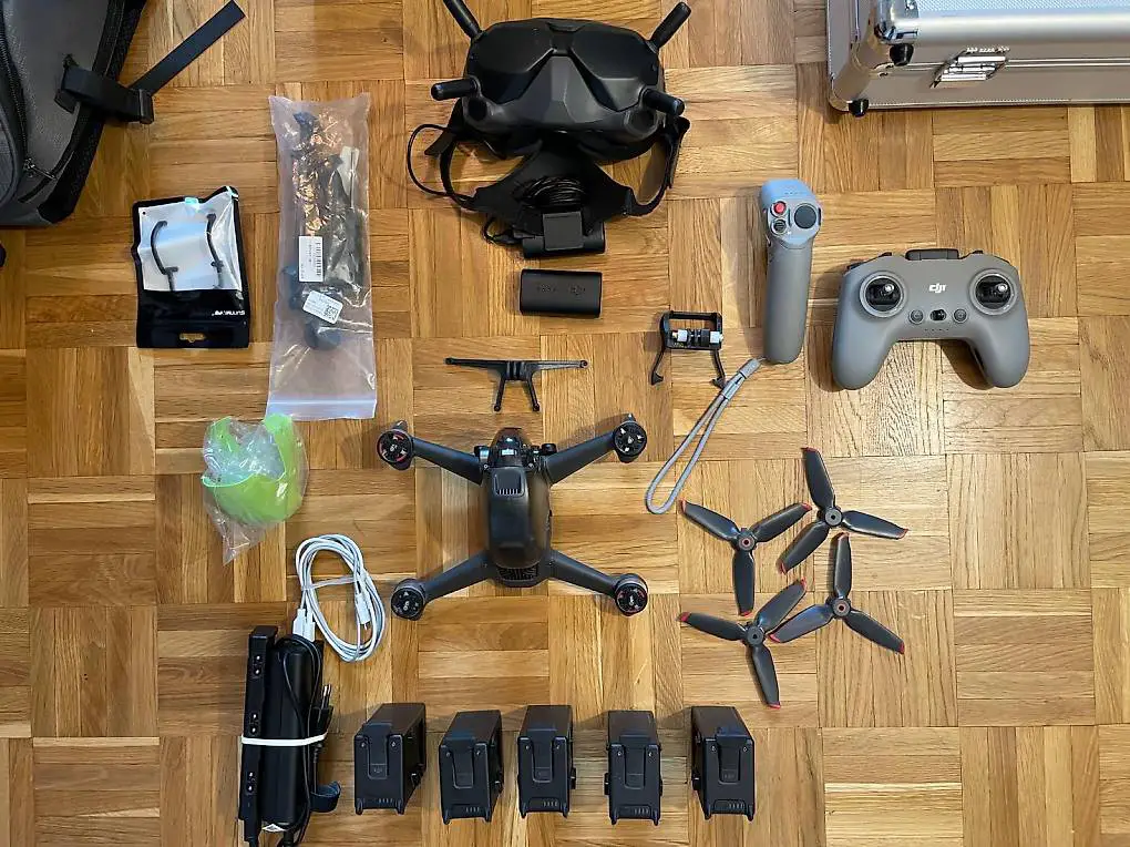 DJI FPV Fly More Combo 7 Akkus plus viele Extras