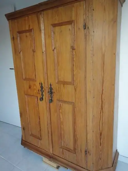  Tannenschrank, alt massiv, Handarbeit von um 1700