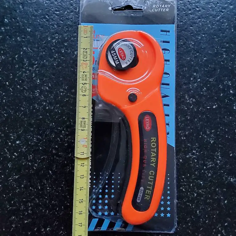 Rollen-Schneider, Rotary-Cutter mit 3 Klingen NEU