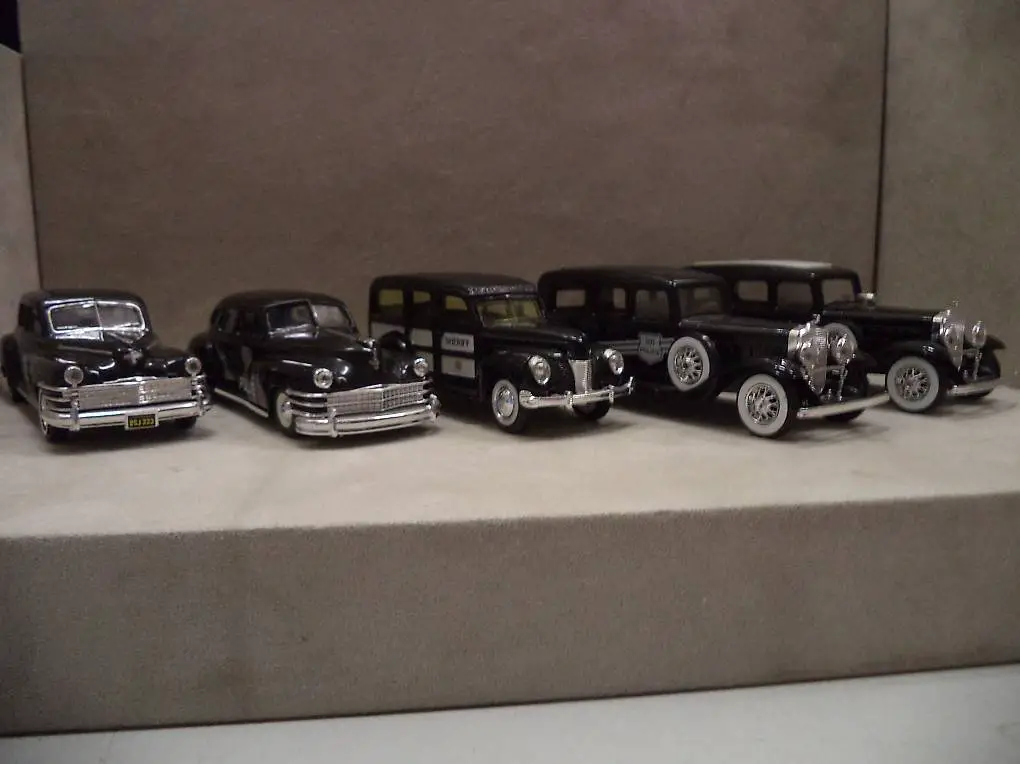 1:43 Polizei Limousinen Amerika Vitrinen Modelle