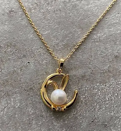 Kette mit Süsswasserperle - Süsser Hase und Mond