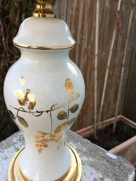 Vintage Tischleuchte mit Porzellanfuss