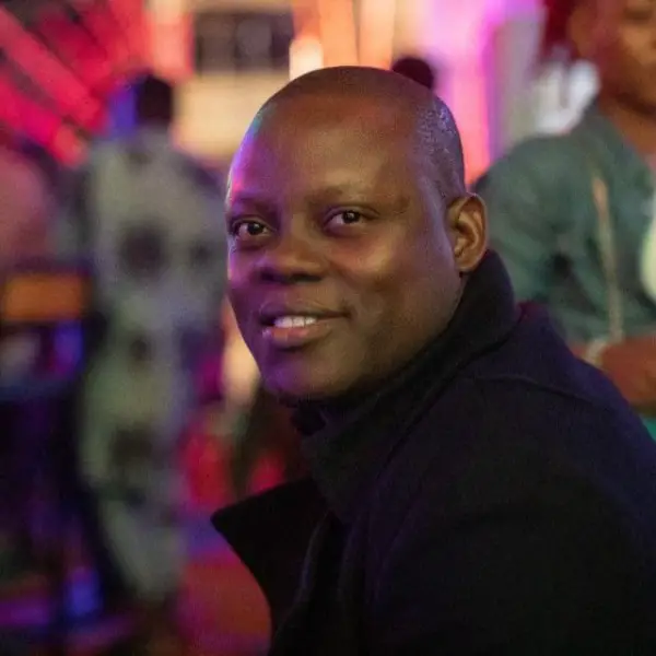 Jh black gay actif cherche H passif pour du sérieux