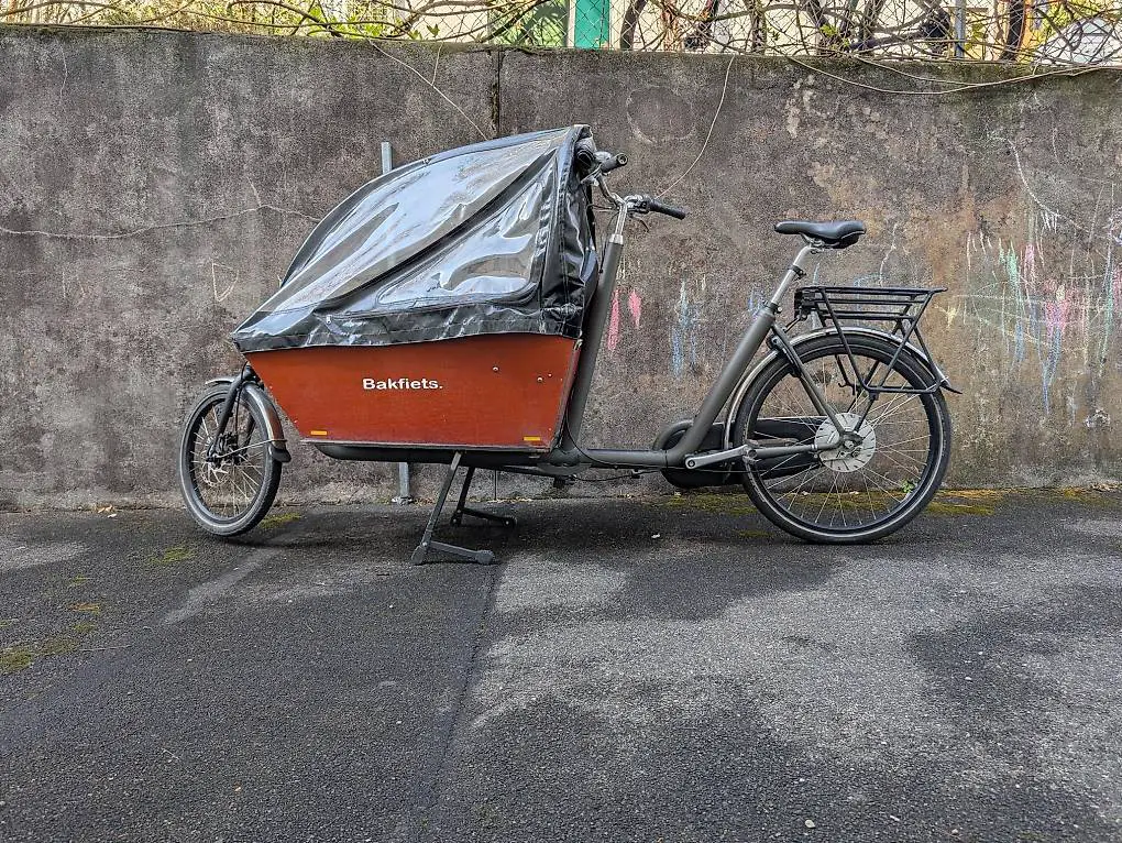 Lastenvelo Bakfiets mit Platz für zwei Kinder