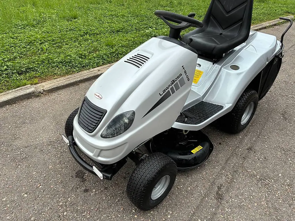 Verkaufe einen Rasentraktor Lawn Boss 5015H