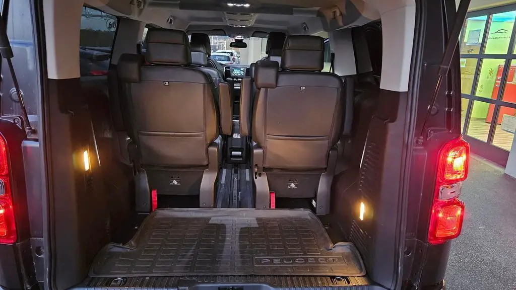 PEUGEOT Traveller 2.0 Diesel Bus VIP Lang Automat 6-7 Sitze