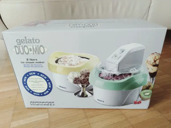 Eismaschine - heisse Sommertage mit selbstgemachtem Glace