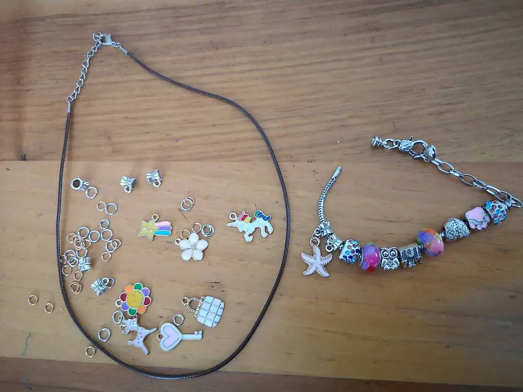 Verkauft (1) Kette mit Armband und charm Anhänger