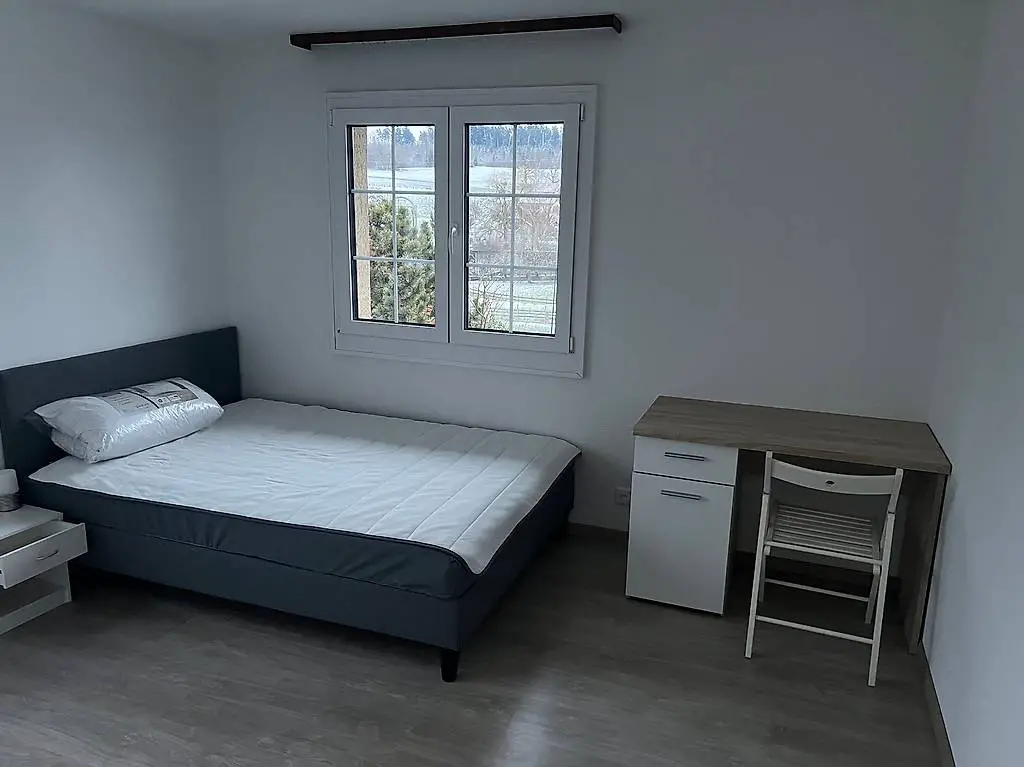 Möbliertes WG-Zimmer zu vermieten 20 Minuten von Freiburg