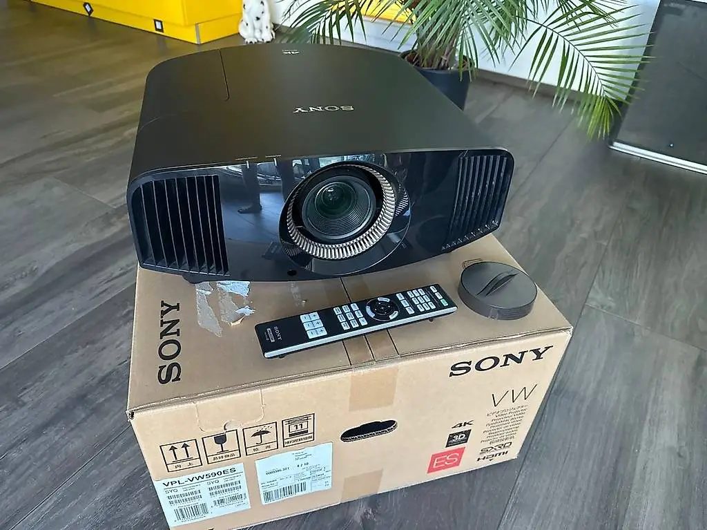 Sony VPL-VW590ES Videoproiettore 4K USATO