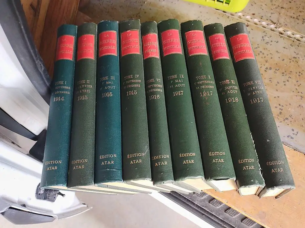 9 Stk alte Bücher La Guerre Mondiale 1914 - 1918