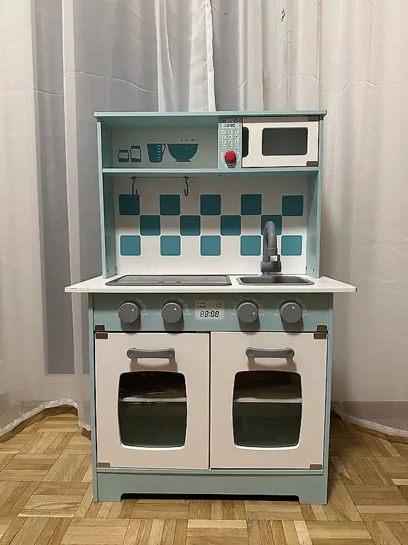 Kinderküche aus Holz mit Zubehör