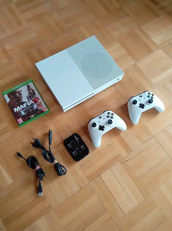 Xbox One S 500GB mit Controller und Spiel