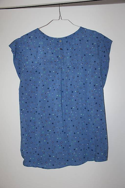 blaue Kurzarmbluse der Marke Esprit in der Grösse 40