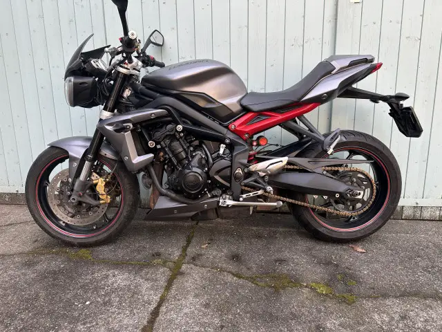 TRIUMPH Street Triple 675 R