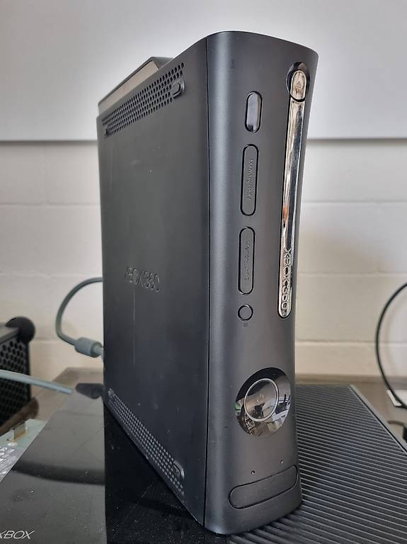 XBOX 360 Elite & Controller