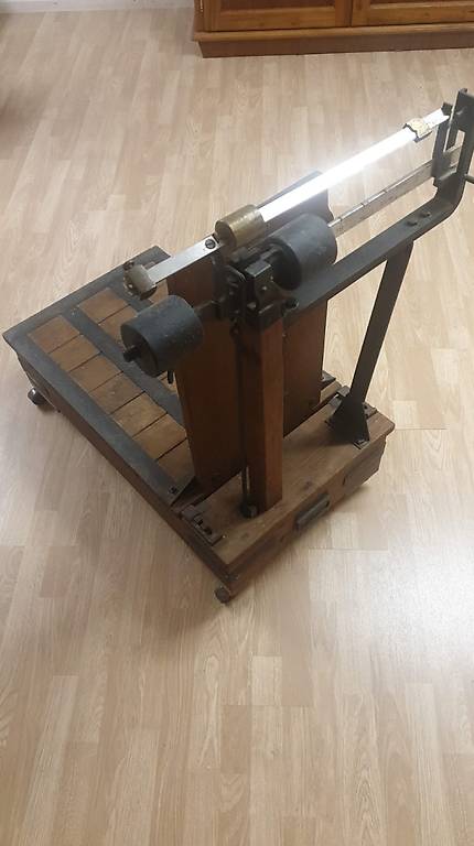 Antike sackwaage restauriert auf Rädern