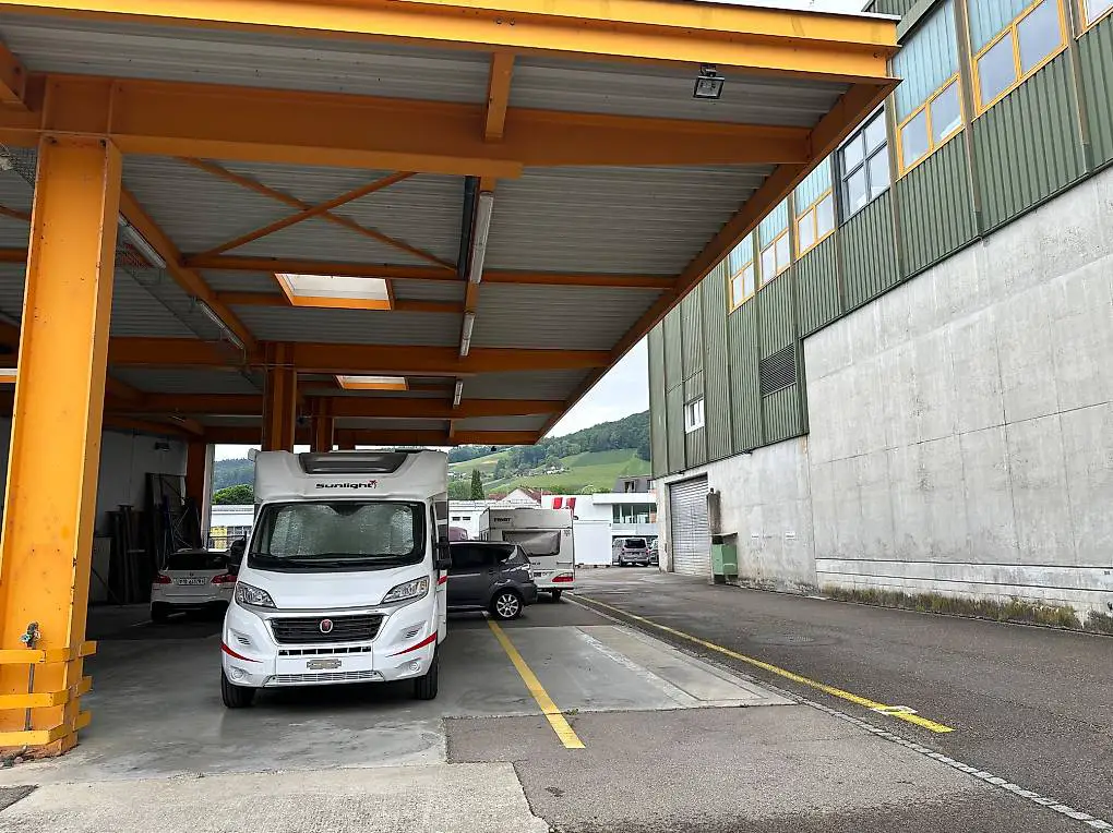 Überdachter Abstellplatz Camper/Wohnwagen