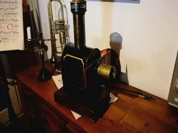  Antiker Projektor / Magic Latern