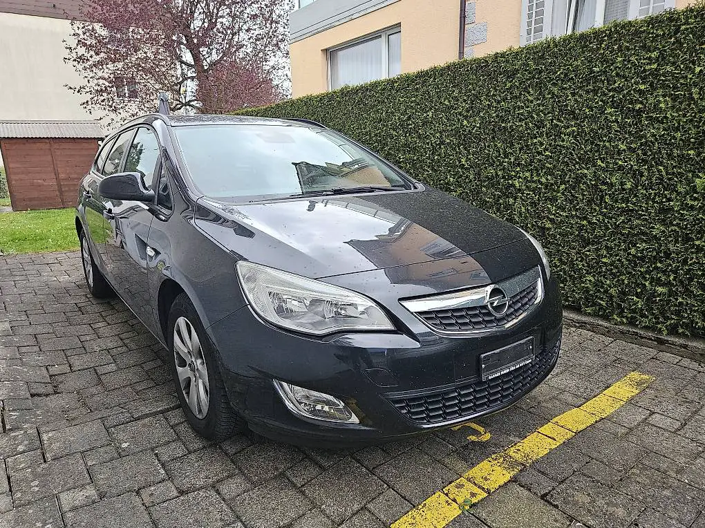 Opel Astra J Sport Touring * 1.4 Benzin- 140 Ps