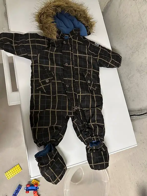 Schneeanzug mit Füsslingen Grösse 62