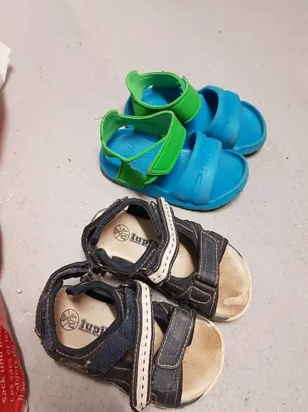 kinder sandalen gr. 25