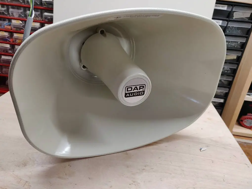 4x Horn Lautsprecher aus Beschallungsanlge