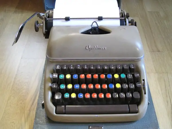 antike Schreibmaschine Optima mit Koffer