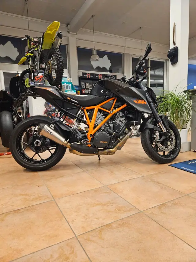 KTM 1290 Super Duke R